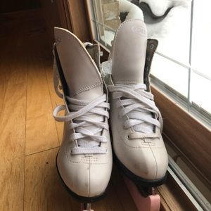 Pre loved ice skates
